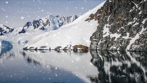 冰雪湖水