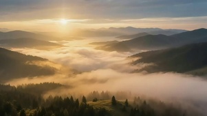 俯瞰日出迷雾群峰