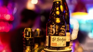 夏日冰镇啤酒图片