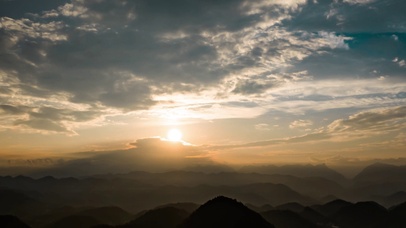 4K山峰山峦起伏日落剪影意境
