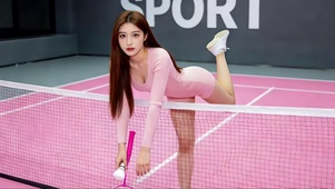 打网球的性感美女