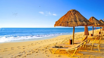 美丽的海滩咖啡厅