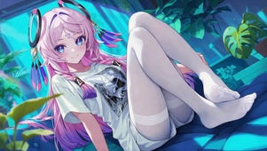 粉色长发二次元美少女