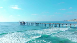唯美浪漫海岸浮桥
