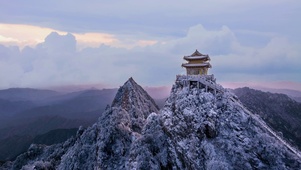 顶峰古风凉亭