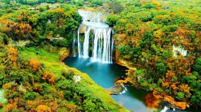 唯美俯瞰瀑布 4K