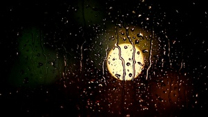 窗外雨