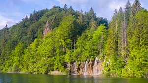 高山河流