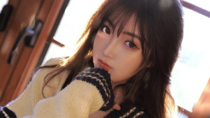 白嫩瓜子脸美女