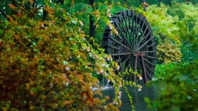 护眼雨天河流水车