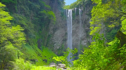 山谷瀑布