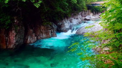 4K护眼山涧溪谷