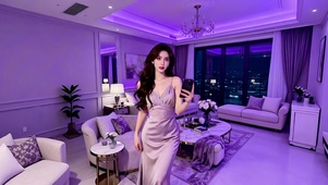 浅紫色调房间里的紫衣美女2