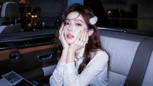 可爱卖萌女孩