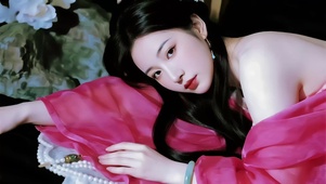 红纱衣露肩古装美女