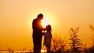 4K母亲节母亲陪伴关爱儿童成长