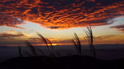 山顶朝霞