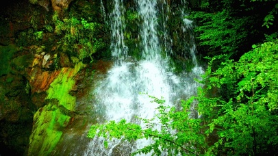 护眼山间瀑布 4K