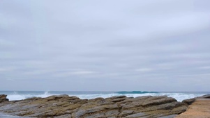 大海 拍打岩石波浪动态壁纸免费