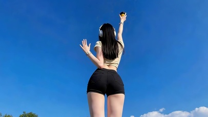 治愈可爱女孩背影