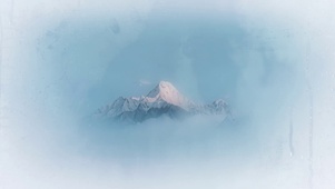 车窗外的雪山