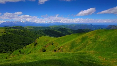 4K治愈蓝天绿山