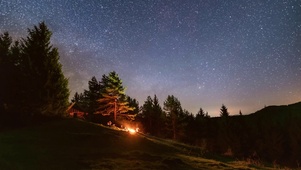 星空篝火光影