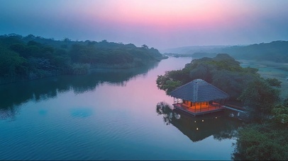 静谧河畔度假小屋