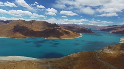 唯美蓝天白云河流