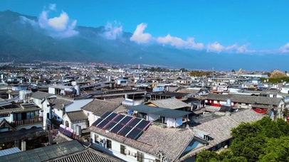 大理古城航拍4k蓝天白云