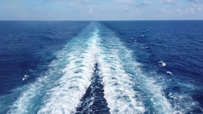 【4K】碧蓝的快艇尾浪