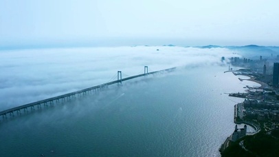 航拍海面大桥