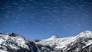 雪山飘雪