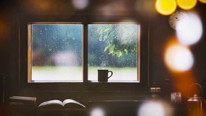 安静午后窗外雨天