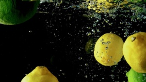 水中柠檬