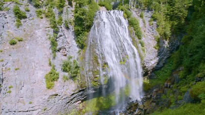 雷尼尔山纳拉达瀑布