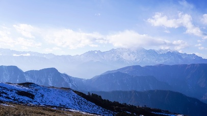 4k高原雪山云海云层山峰风景