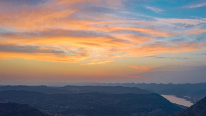4K大山里唯美日落晚霞天空
