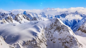 天山积雪