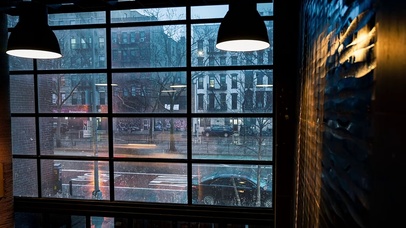 纽约雨路街道咖啡厅