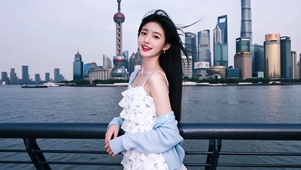 江边美女