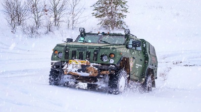 雪地军车