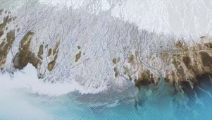 4K新疆班迪尔蓝湖山河风光