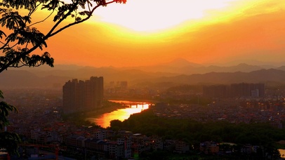 晚霞中的城市