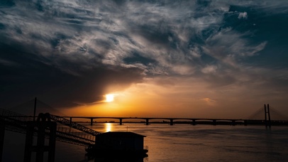 8K唯美大桥云彩夕阳晚霞