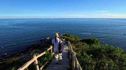 跨过人山人海，去看山河大海~