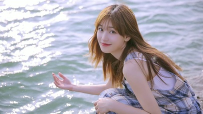 清纯长发女神海边
