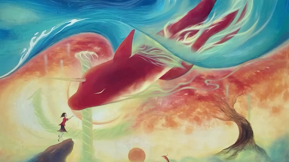 国风奇幻插画，巨型舒展的红色幻想大鱼，崖边站立短发红衣少女伸手朝向大鱼，背景是蓝青色流动波浪状天空与暖橙黄渐变朦胧远景。