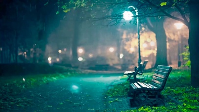 夜晚路灯下的雨