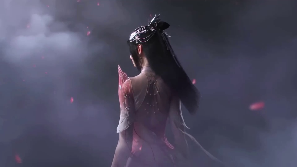 弥漫紫雾的暗调空间里，背向而立的古装女子侧转脸庞，红花瓣在空中四散漂浮。